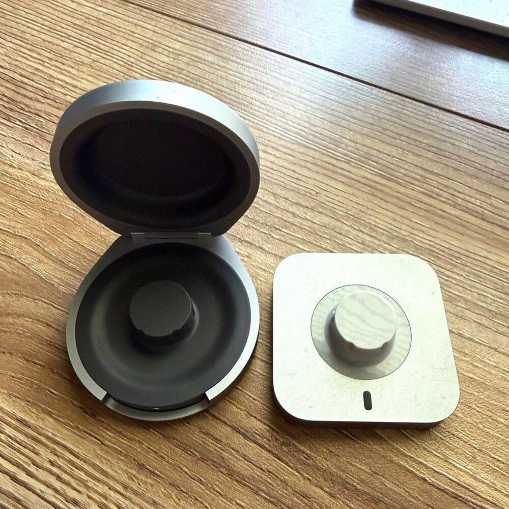Oura Ring Size 7 Charging Dock and Portable Chargers (2 pieces)